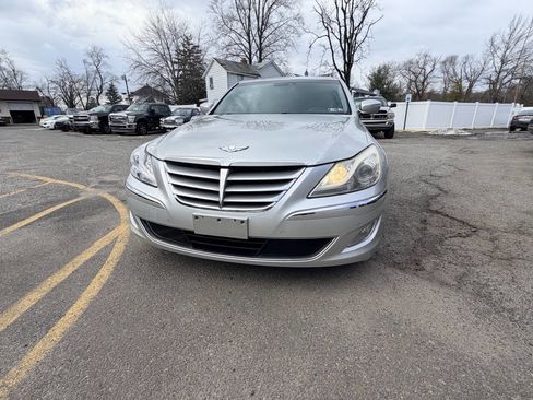 Used 2012 Hyundai Genesis 3.8 w/ Premium Pkg image 3
