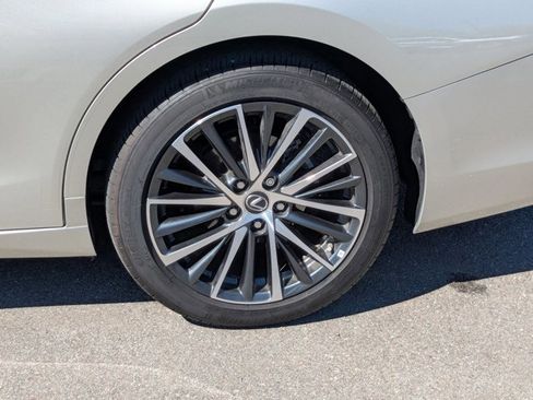 Certified 2024 Lexus ES 300h w/ Premium Package image 22