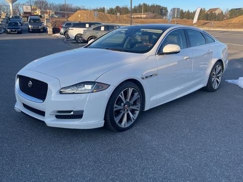 Used 2019 Jaguar XJ R-Sport image 1