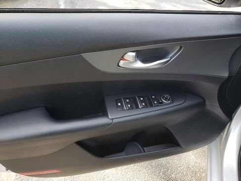 Used 2019 Kia Forte LXS FWD image 10