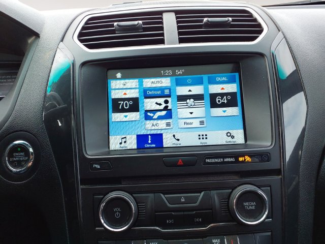 Used 2017 Ford Explorer XLT w/ Equipment Group 202A AWD/4WD image 15