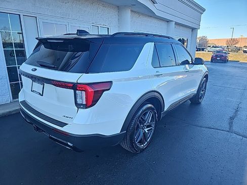 Used 2025 Ford Explorer ST-Line w/ Premium Package image 4