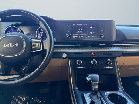 Used 2023 Kia Carnival LX image 9