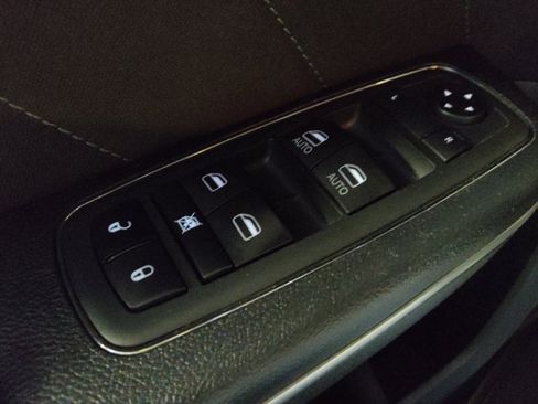 Used 2020 Dodge Charger SXT RWD image 27