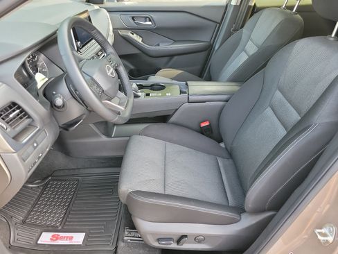 Used 2025 Nissan Rogue SV FWD image 4