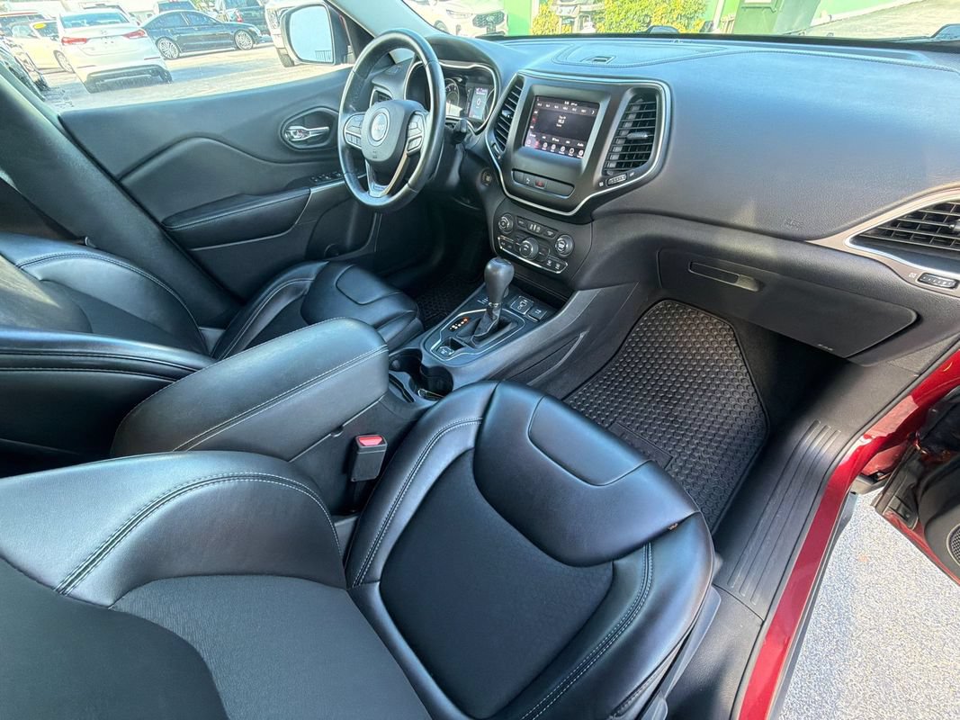 Used 2019 Jeep Cherokee Latitude Plus w/ Cold Weather Group AWD/4WD image 13