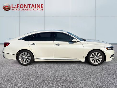 Used 2019 Honda Accord Touring image 8