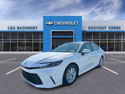 Used 2025 Toyota Camry LE image 4