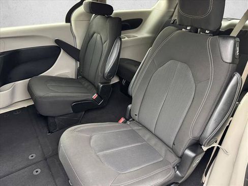 Used 2022 Chrysler Voyager LX FWD image 17