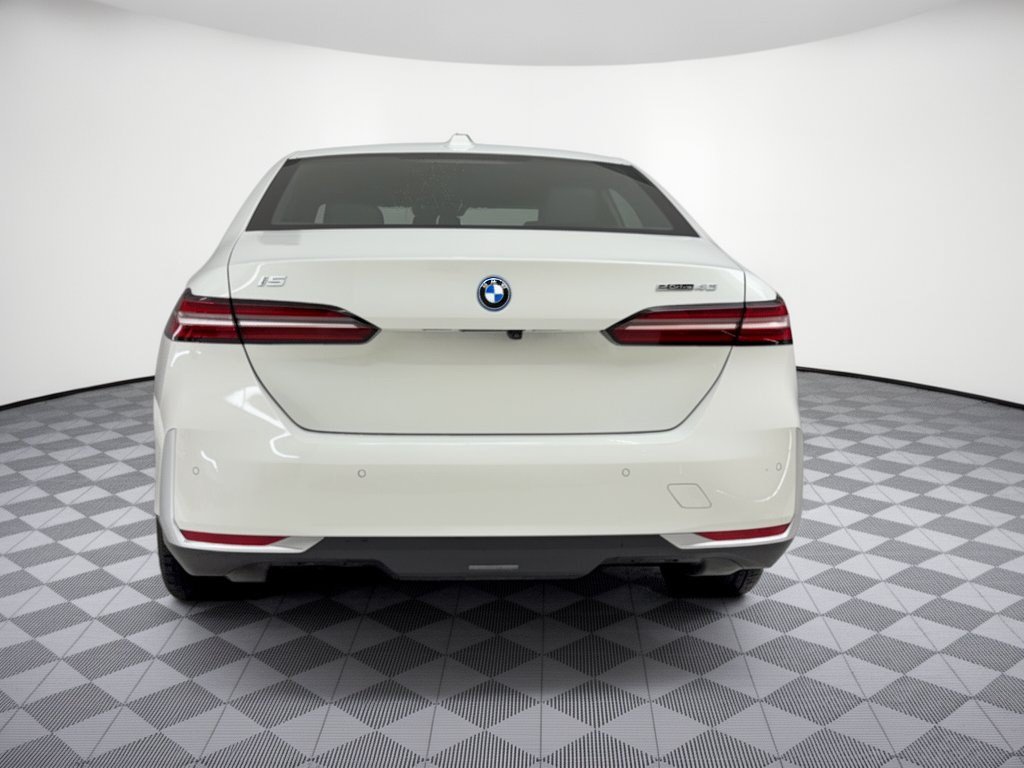 Certified 2024 BMW i5 eDrive40i w/ Premium Package RWD image 10