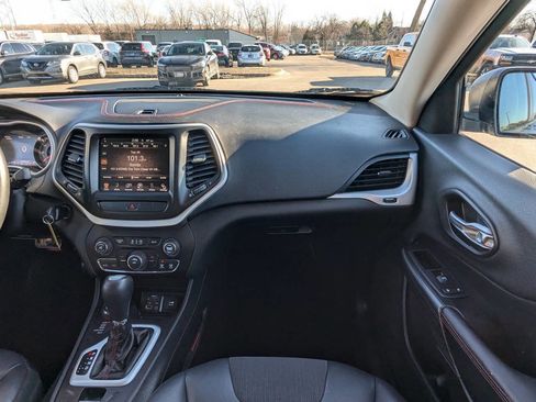 Used 2015 Jeep Cherokee Trailhawk w/ Cold Weather Group image 18