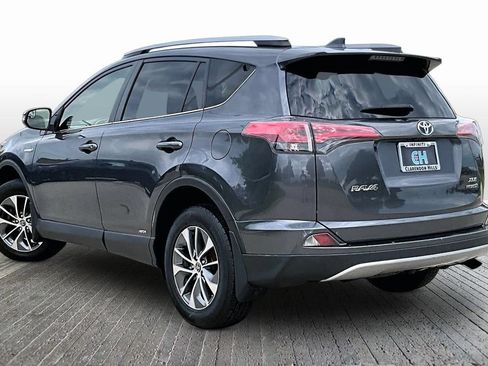 Used 2018 Toyota RAV4 XLE AWD/4WD image 6