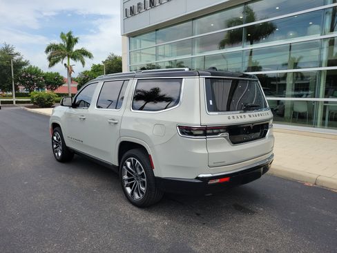 Used 2022 Jeep Grand Wagoneer Series III w/ Rear Seat Video Group 1 AWD/4WD image 6