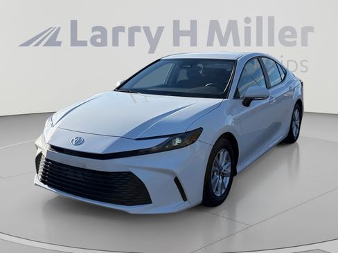 Used 2025 Toyota Camry LE FWD image 1