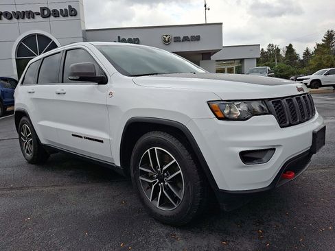Certified 2021 Jeep Grand Cherokee Trailhawk w/ Trailhawk Luxury Group image 2