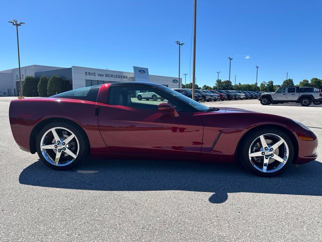 Used 2007 Chevrolet Corvette Coupe w/ Preferred Equipment Group RWD image 2