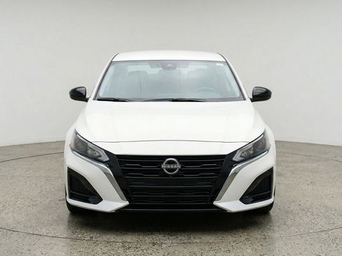 Used 2025 Nissan Altima 2.5 SV FWD image 2