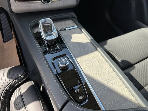 Certified 2024 Volvo XC90 T8 Ultimate w/ Lounge Package image 12