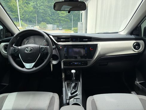 Used 2018 Toyota Corolla LE FWD image 23