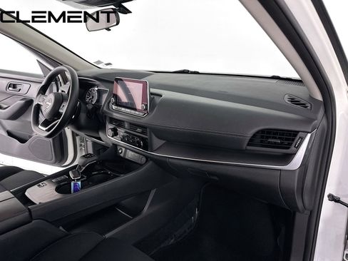 Used 2024 Nissan Rogue S image 32