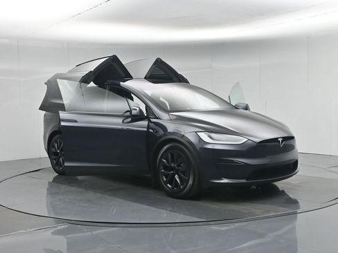 Used 2024 Tesla Model X image 28