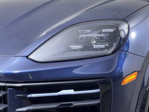 Certified 2024 Porsche Cayenne Coupe AWD/4WD image 15