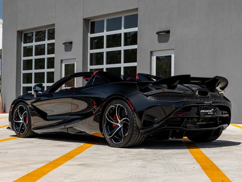 Used 2024 McLaren 750S Spider image 18