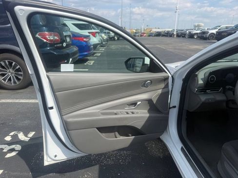 Used 2024 Hyundai Elantra SEL w/ Convenience Package FWD image 16