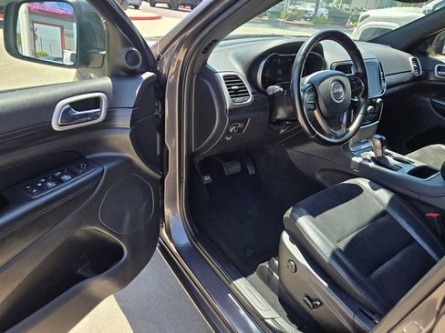 Used 2020 Jeep Grand Cherokee Altitude RWD image 19