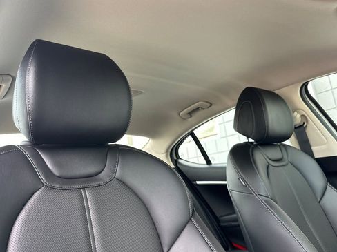 Used 2026 Genesis G70 2.5T image 17