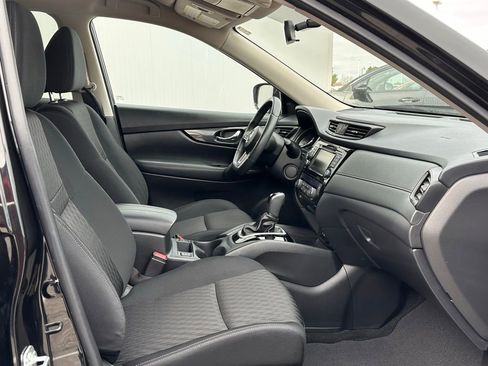 Used 2018 Nissan Rogue SV w/ Premium Package FWD image 21