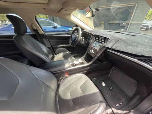 Used 2018 Ford Fusion Titanium FWD image 11