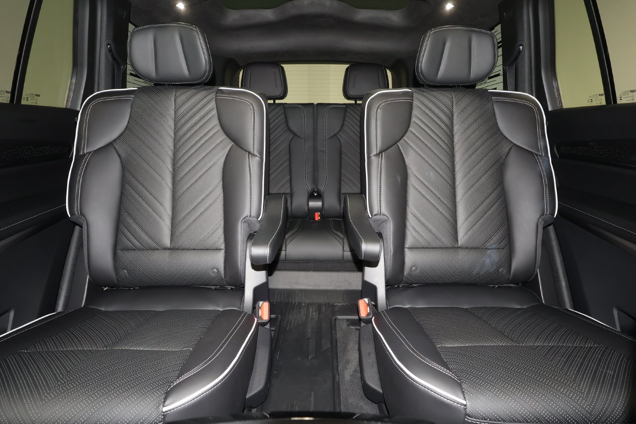 Used 2026 Cadillac Vistiq Platinum w/ LPO, Floor Liner Package AWD/4WD image 31