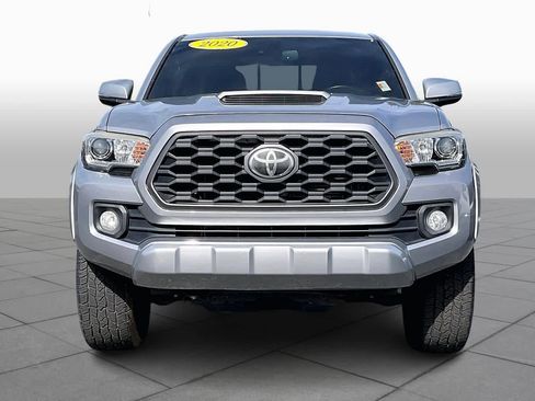 Used 2020 Toyota Tacoma TRD Sport image 3