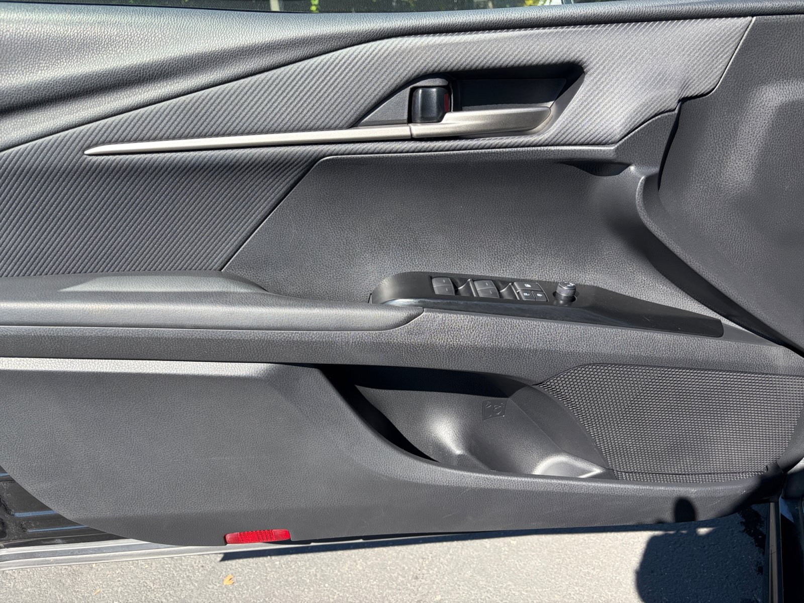 Used 2025 Toyota Camry SE FWD image 9