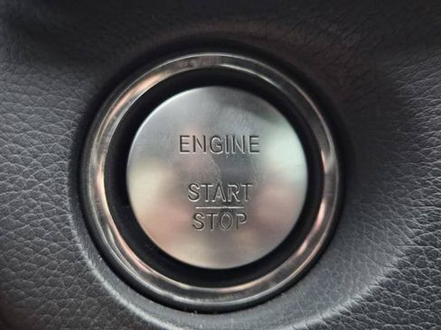 Used 2015 Mercedes-Benz E 400 Sedan image 19