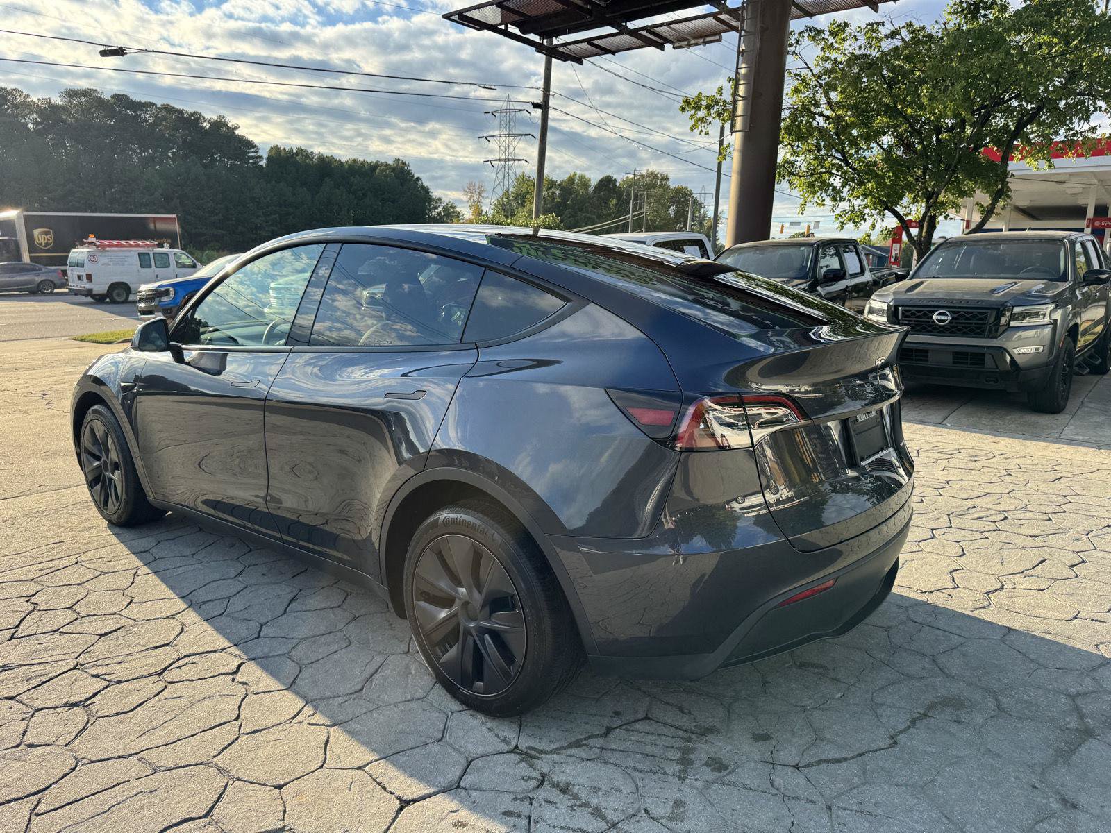 Used 2024 Tesla Model Y Long Range AWD/4WD image 10