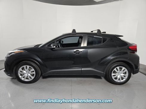 Used 2021 Toyota C-HR LE image 3