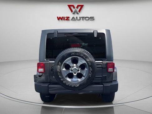 Used 2017 Jeep Wrangler Unlimited Sahara w/ Dual Top Group AWD/4WD image 4