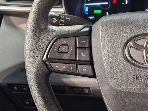 Used 2023 Toyota Sienna LE w/ LE Plus Package FWD image 28