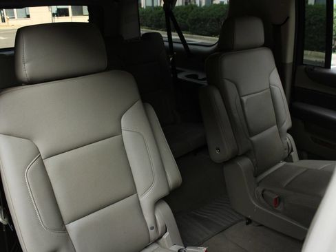 Used 2019 Chevrolet Suburban Premier AWD/4WD image 23