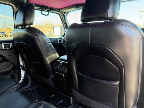 Used 2018 Jeep Wrangler Unlimited Sahara w/ Quick Order Package 24M Moab image 13