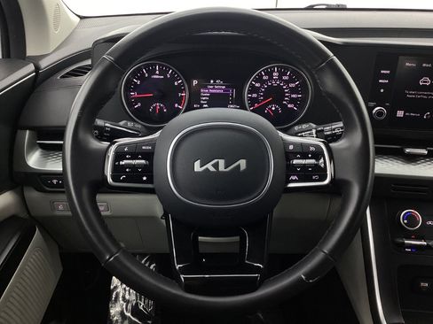 Used 2023 Kia Carnival LX image 28
