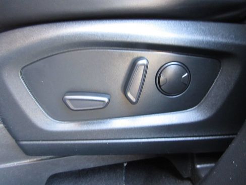 Used 2021 Ford Explorer XLT w/ Equipment Group 202A RWD image 12