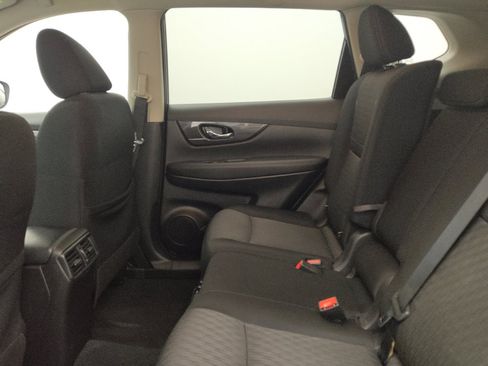 Used 2020 Nissan Rogue SV FWD image 18