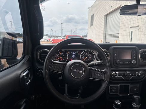 Used 2020 Jeep Wrangler Unlimited Sport image 4
