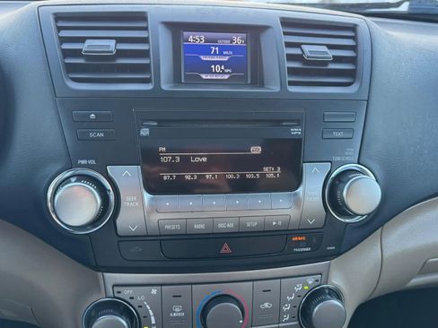 Used 2011 Toyota Highlander SE w/ Tow Pkg image 15