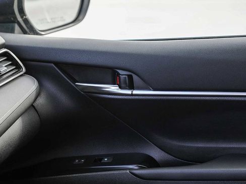 Used 2020 Toyota Camry SE image 21