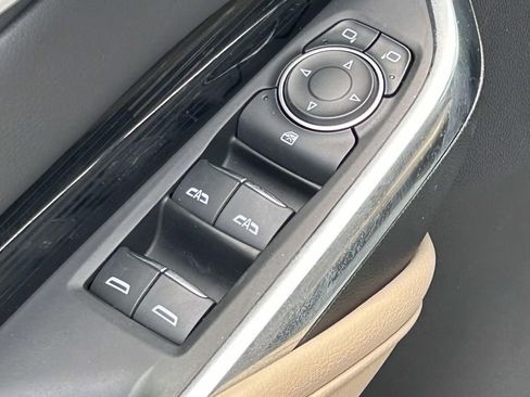 Used 2024 Cadillac XT4 Luxury w/ Cold Weather Package FWD image 16