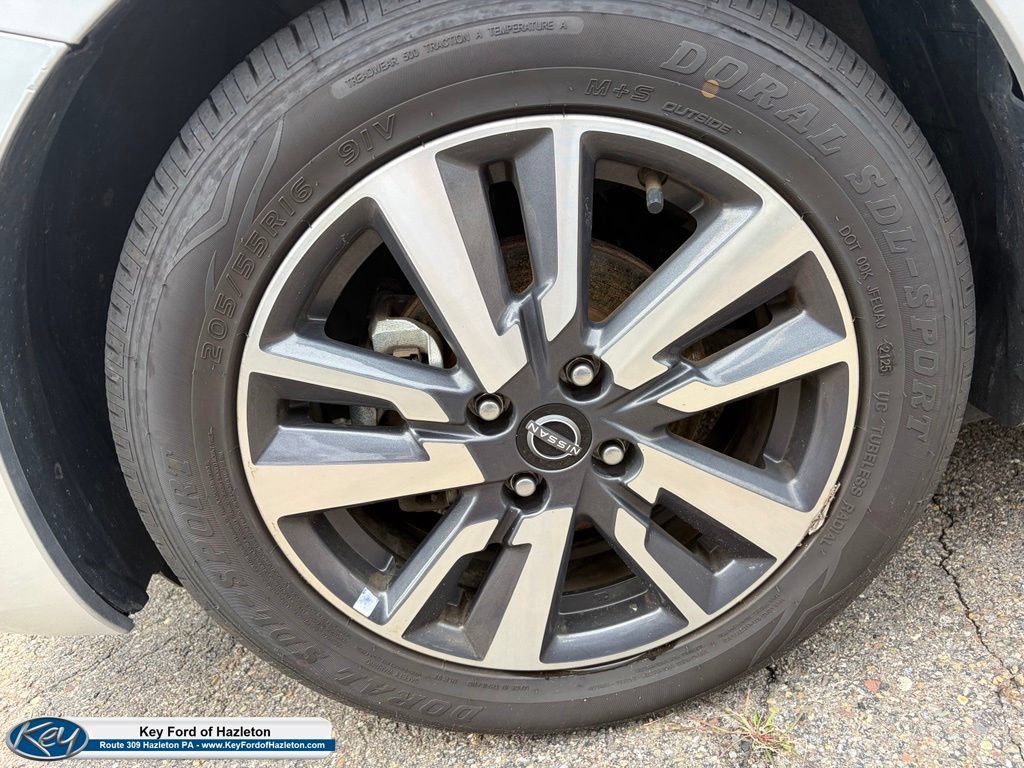 Used 2024 Nissan Versa SV FWD image 4